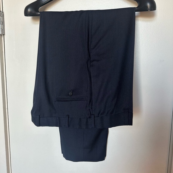 Joseph Abboud Two-Piece Navy Wool suit 48R - Picture 5 of 6